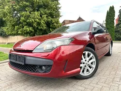 Rot Gebraucht 2009 Renault Laguna III Dynamique Limousine | 2.490 € (Guter Preis)