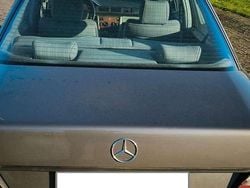 Grau Gebraucht 1988 Mercedes 300 Limousine | 12.900 €