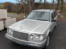 Silber Gebraucht 1994 Mercedes 200 Kombi | 1.850 €