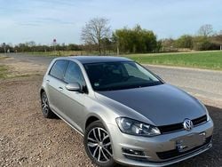 Silber Gebraucht 2016 VW Golf VII Allstar Limousine | 10.500 € (Fairer Preis)