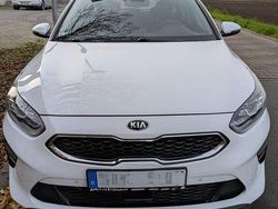Weiß Gebraucht 2021 Kia Ceed Sportswagon Kombi | 21.500 € (Etwas zu teuer)