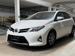 Weiß Gebraucht 2015 Toyota Auris Kleinwagen | 9.000 € (Fairer Preis)