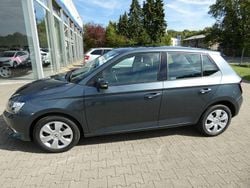 Grau Gebraucht 2015 Skoda Fabia Ambition Kleinwagen | 6.900 € (Guter Preis)