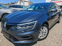 Grau Gebraucht 2022 Renault Mégane IV Limousine | 14.280 € (Fairer Preis)
