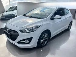 Weiß Gebraucht 2016 Hyundai i30 Coupé | 9.499 € (Fairer Preis)