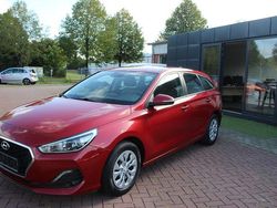 Rot Gebraucht 2018 Hyundai i30 Kombi | 7.500 € (Etwas zu teuer)