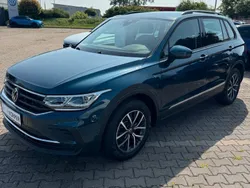 Blau Gebraucht 2021 VW Tiguan Life SUV | 28.855 € (Guter Preis)