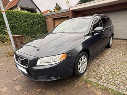 Grau Gebraucht 2013 Volvo V70 Momentum Kombi | 8.999 €
