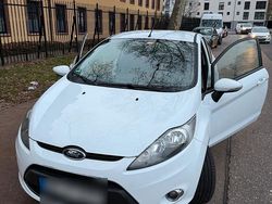 Weiß Gebraucht 2012 Ford Fiesta Kleinwagen | 3.199 €