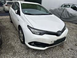 Weiß Gebraucht 2019 Toyota Auris Hybrid Team Limousine | 11.900 € (Superpreis)