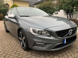 Grau Gebraucht 2018 Volvo V60 Momentum Kombi | 13.990 € (Fairer Preis)
