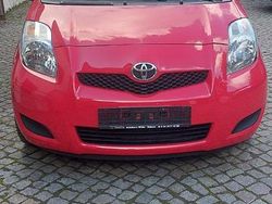 Rot Gebraucht 2009 Toyota Yaris Kleinwagen | 4.200 €
