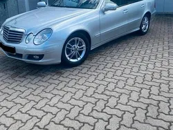Silber Gebraucht 2009 Mercedes E200 Limousine | 9.999 € (Fairer Preis)