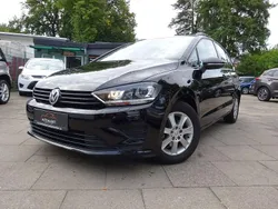 Ebenholzschwarz Gebraucht 2016 VW Golf Sportsvan Trendline Van / Kleinbus | 7.390 € (Fairer Preis)