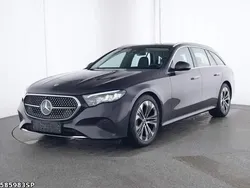 Grau Gebraucht 2023 Mercedes E220 Avantgarde Limousine | 43.480 € (Superpreis)