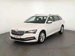Weiss Gebraucht 2021 Skoda Superb | 23.990 € (Guter Preis)
