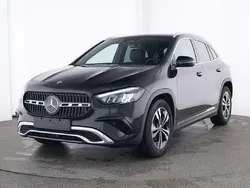 Schwarz / kosmosschwarz Gebraucht 2024 Mercedes GLA180 Advanced SUV | 37.475 € (Fairer Preis)