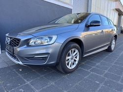 Grau Gebraucht 2017 Volvo V60 CC Kombi | 15.980 € (Guter Preis)