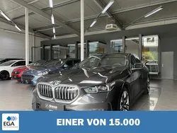 Grau metallic Gebraucht 2024 BMW 550e Comfort Edition | 73.320 € (Guter Preis)