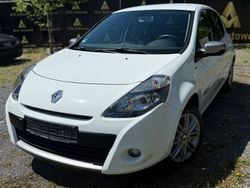 Weiß Gebraucht 2011 Renault Clio III Night&Day Limousine | 8.799 € (Teuer)