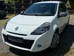 Weiß Gebraucht 2011 Renault Clio III Night&Day Limousine | 8.999 € (Teuer)
