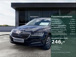 Weiss Gebraucht 2024 Skoda Superb Ambition Kombi | 35.970 € (Guter Preis)