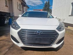 Weiß Gebraucht 2016 Hyundai i40 Premium Kombi | 11.900 € (Fairer Preis)