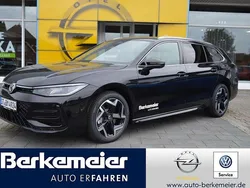Grenadillschwarz Gebraucht 2024 VW Passat R-line Kombi | 47.490 € (Fairer Preis)