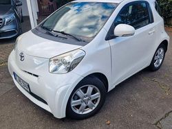 Weiß Gebraucht 2010 Toyota iQ Kleinwagen | 3.500 € (Etwas zu teuer)