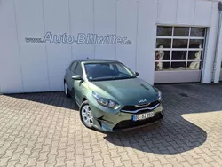 Experience green metallic Gebraucht 2025 Kia Ceed Vision Limousine | 26.290 € (Superpreis)