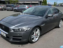 Grau Gebraucht 2017 Jaguar XE Portfolio Limousine | 14.100 € (Superpreis)