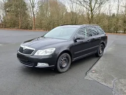 Schwarz Gebraucht 2012 Skoda Octavia Family Kombi | 3.100 €
