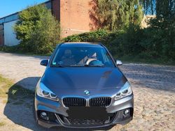 Grau Gebraucht 2016 BMW 220 Gran Tourer M Sport Van / Kleinbus | 17.500 € (Guter Preis)