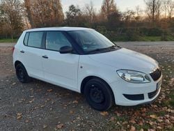 Weiß Gebraucht 2013 Skoda Fabia Cool Edition Limousine | 3.900 € (Guter Preis)