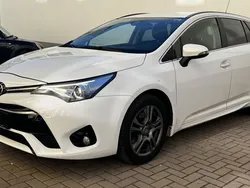 Weiß Gebraucht 2016 Toyota Avensis Business Edition Kombi | 8.100 € (Teuer)