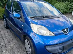 Blau Gebraucht 2008 Peugeot 107 Kleinwagen | 1.300 € (Fairer Preis)