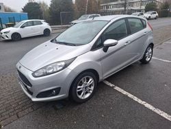 Silber Gebraucht 2016 Ford Fiesta Trend Limousine | 7.200 € (Fairer Preis)