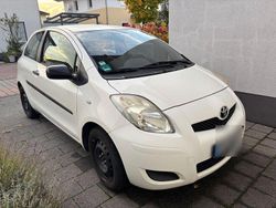 Weiß Gebraucht 2010 Toyota Yaris Cool Limousine | 2.200 € (Guter Preis)