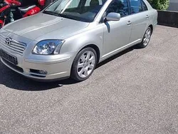 Grau Gebraucht 2004 Toyota Avensis Limousine | 5.300 € (Teuer)