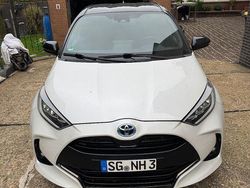 Weiß Gebraucht 2023 Toyota Yaris Style Limousine | 22.999 € (Etwas zu teuer)