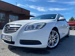 Weiß Gebraucht 2010 Opel Insignia Sport Kombi | 6.700 € (Teuer)