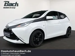 Weiß Gebraucht 2016 Toyota Aygo X-play Kleinwagen | 7.980 € (Fairer Preis)