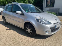 Silber Gebraucht 2010 Renault Clio GrandTour Dynamique Kombi | 2.990 €