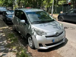 Silber Gebraucht 2011 Toyota Verso-S Van / Kleinbus | 6.100 € (Guter Preis)
