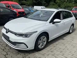 Weiß Gebraucht 2021 VW Golf VIII Life Kombi | 17.340 € (Guter Preis)