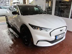 Starweiß metallic Gebraucht 2023 Ford Mustang Mach-E SUV | 43.600 € (Teuer)