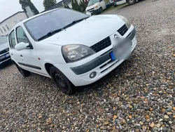 Weiß Gebraucht 2001 Renault Clio II Kleinwagen | 2.099 € (Etwas zu teuer)