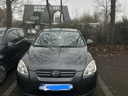 Grau Gebraucht 2009 Kia Ceed 2 Kleinwagen | 2.800 €
