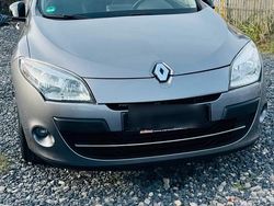 Grau Gebraucht 2012 Renault Mégane GrandTour Bose Edition Kombi | 2.600 € (Guter Preis)