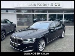 Schwarz Gebraucht 2021 BMW 750 Shadowline Limousine | 52.980 € (Fairer Preis)